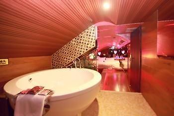 Hangzhou Jade Theme Hotel Exterior photo